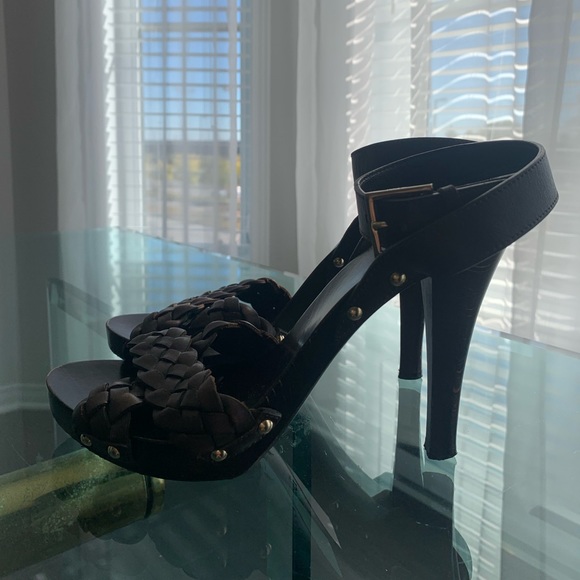 GUCCI Authentic Brown Leather High Heel Wooden Sandals with Gold Stud accents - Picture 2 of 8